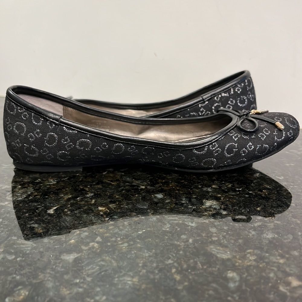 Guess Women’s size 6.5 Black Flat Slip-on Women Shoes. Excellent Conditi… - Picture 8 of 11